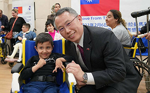 台灣送暖不間斷  輪椅輔具助土耳其地震身障災民