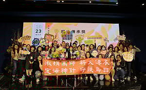 共享溫暖一起發光 中市府表揚績優社工 