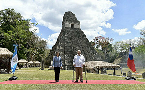 蔡英文參訪馬雅文明遺跡「大美洲豹」金字塔 瓜地馬拉重申邦誼穩定