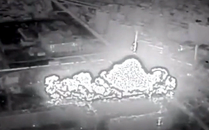 （影）反擊了! 烏軍朝瓦格納控制區投擲「巨型炸藥」 現場瞬間升起蘑菇雲