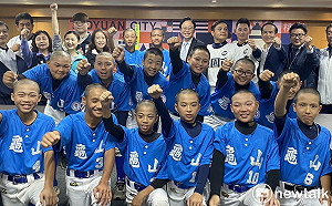 龜山國小獲謝國城盃少棒賽冠軍 張善政勉勵小選手前進威廉波特