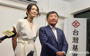 高嘉瑜尷尬！ 陳時中現身吳欣岱服務處送祝福