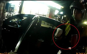 洋芋片夾層藏毒　警拿起一搖全露餡