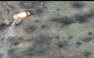 （影）見證自己挨轟時刻！俄坦克攝影機拍到被摧毀 砲手狼狽逃竄畫面曝