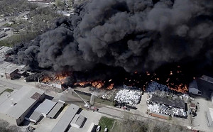 美印第安那州工廠大火 濃煙蔽天 2,000居民被緊急疏散