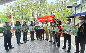 24位里長相挺 何昆霖：念父親舊情不分藍綠