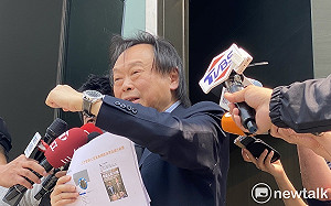 遭傳哏圖抹黑 王世堅赴刑大報案痛罵半小時：跟魔鬼奮戰到底 