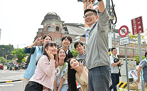 支持黃守達再衝立法院 雞排妹、學運世代集結力挺