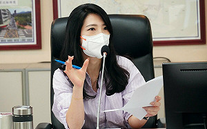 陳怡君遭亂傳黃承國小三 何志偉大嫂鍾佩玲聲援：願陪她報案、提告