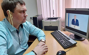 耳朵掛麵條聽普丁演說「詆毀」俄國當局和俄軍遭罰款 俄議員將上訴