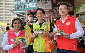 對手用合照、口號搶選票 江肇國：違背黃國書的想法