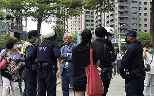 發傳單即遭大批員警包圍？郭倍宏批執法過當 無異「白色恐怖」