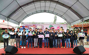 縣長推廣故鄉名產 翁章梁：吃桑椹來義竹就對了！