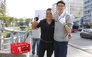 站路口遇支持者送飲料 黃守達：收到SODA真的是「打氣」