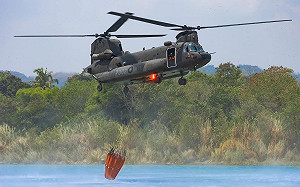 燒5天！內門山林野火終撲滅 陸軍CH-47SD協助救援英姿曝光