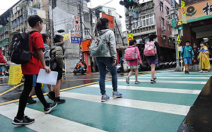 新北府駁綠批學童人行道地獄  強調最重視通學安全且系統改善