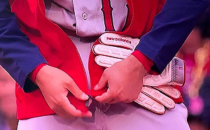 (影)大谷外套拉鏈卡住！美媒趁機開酸