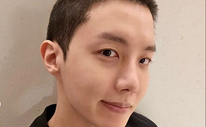 BTS J-HOPE入伍手寫信曝光！曬平頭道別：我會快去快回