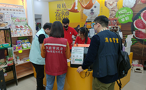 新北消保官稽查寵物食品標示 逾3成商品不合格
