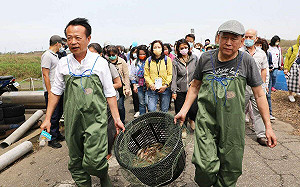瞄準母親節商機 翁章梁推嘉縣優鮮水產超商取貨