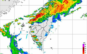 雨彈狂炸國家警報響！氣象局發布15縣市豪大雨特報 提醒慎防大雷雨