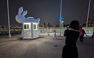 月球的守護者 「月兔」降臨新北新月橋 