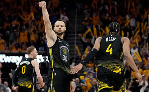 Curry砍36分　勇士主場扳回一城