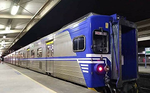 台鐵區間車撞擊不明物 保安至台南站雙向一度誤點