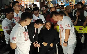 大甲媽祖抵彰化　張安樂現身扶鑾轎