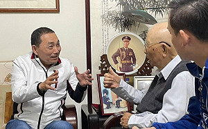 侯友宜親訪祝賀105歲大壽 許歷農力挺選總統：他很務實  