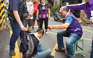 疑反開發案擋人財路遇襲 鳳山里長負傷仍壓制一嫌