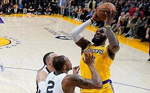 如何完成關鍵上籃？詹皇解釋選擇