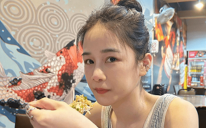 千千熱舞全身僵硬！驚人舞蹈細胞網笑翻：脖子是落枕了嗎？