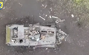 (影) 戰場直擊! 俄軍戰車、步兵遭炸彈、地雷轟炸 被打得滿哀號