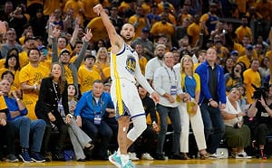 Curry季後賽總得分超越魔術強森