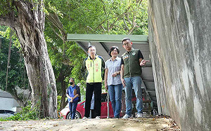 鶯歌國中圍牆嚴重傾斜  修繕費估700萬 卓冠廷力爭教育局協助改善