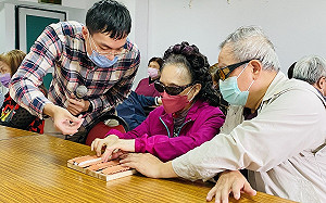 新北唯一「雙視設計」行動博物館　歷史也能摸出來