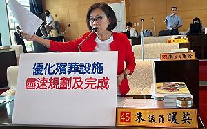 就任民政局長第5年 朱暖英批吳世瑋「治喪環境亂成一團」