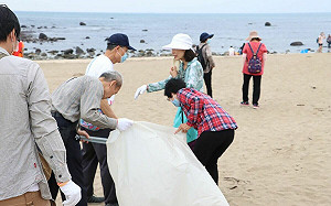 淡水魚市限量午仔魚特賣 吸引人潮吃海鮮「滬」海洋 