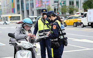 駕駛人注意！道安講習對象擴增 交通部：未停讓行人需參加