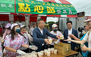 連續20年！大甲媽回鑾 蔡其昌設點心站迎接