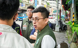 子彈亂飛水牛亂竄 卓冠廷批侯友宜：無心市政 真的夠了