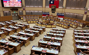 國民黨總質詢改書面「議會唱空城」！卓冠廷批：勞工節侯友宜也放大假