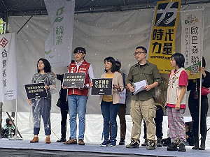 彰化大度橋上停機車 消防局出動無人機找車主