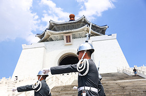 中正紀念堂國軍儀隊整點巡查