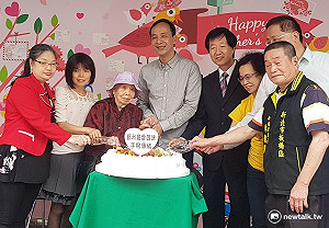 母親節緬懷亡母  朱立倫寫明信片感恩