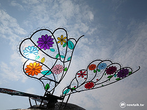 WOW！魔蝶舞飛天破繭而出 奔向新屋藍