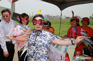 百變小花又見新招 張花冠林祖媽潮造型