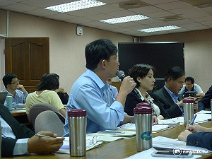 年輕人為何不買股？  黃國昌：都快吃土了還買股票?