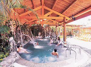 來去南台灣親山戲水吧！泡湯美食訪桃源仙境